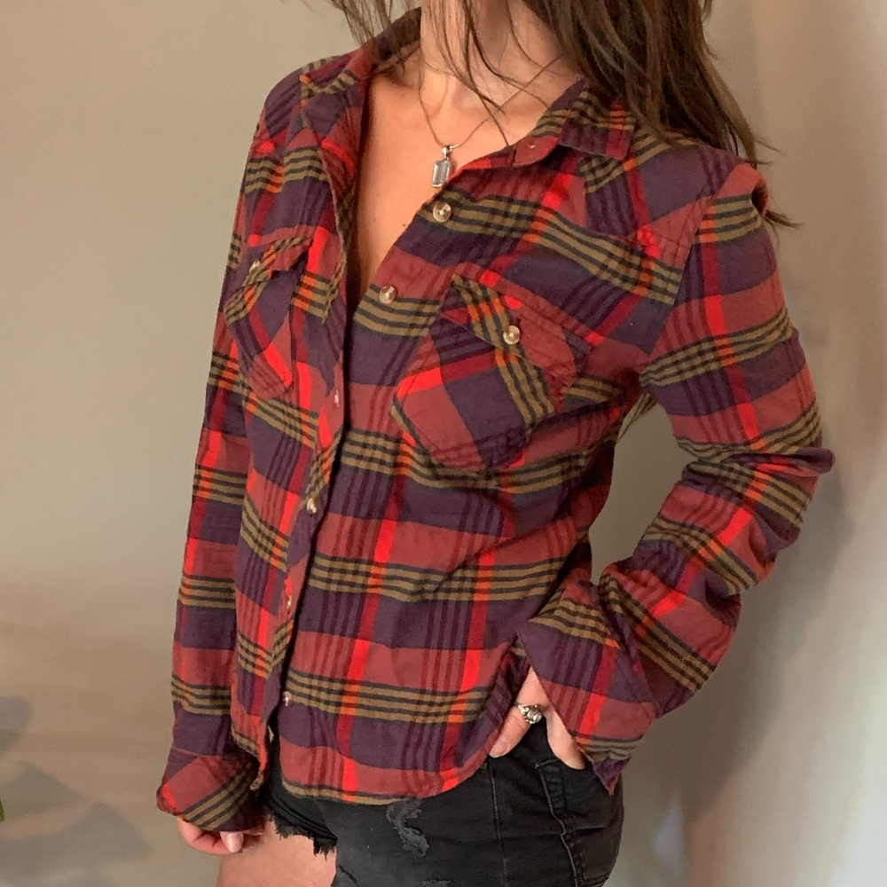 UO Women’s Fitted Flannel Shirt